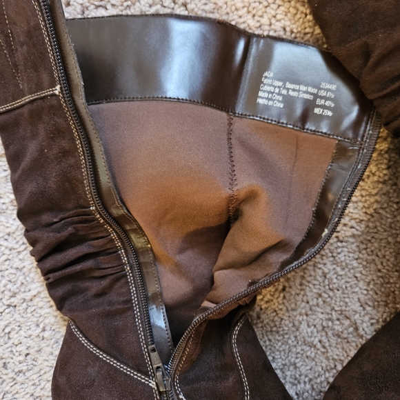 Boots - Picture 3 of 5